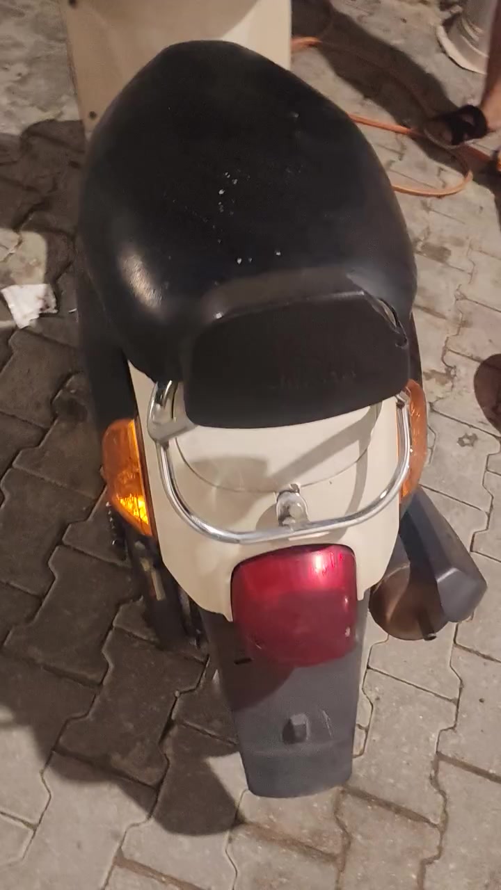 بوليس كابريتر ما مفتوحه مكينه نضيفه سعر ٧٥٠ وبيه مجال ***********
