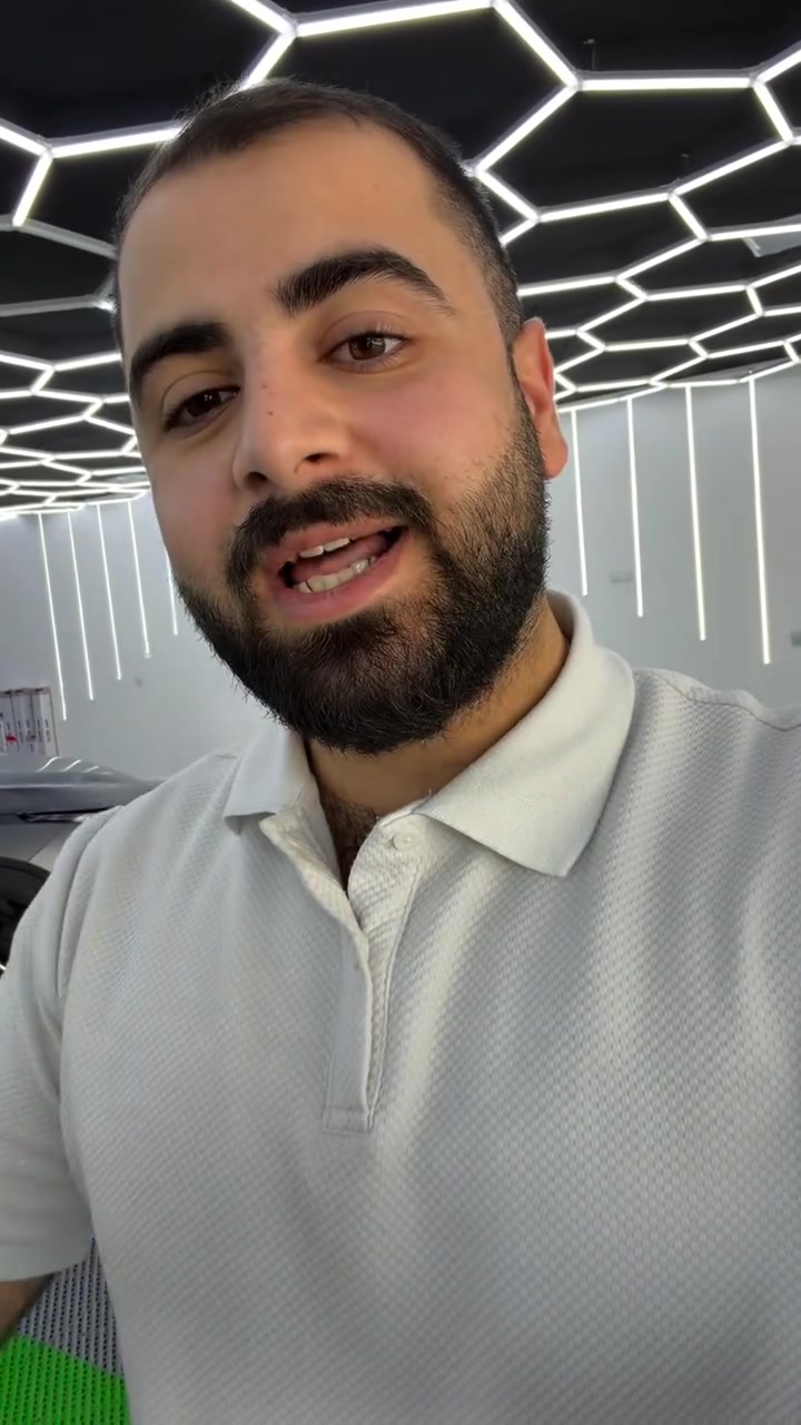 ⁨	تغليف السيارات⁩ @gaciraq

نص مكتوب في الصور:
- تغليف السياره