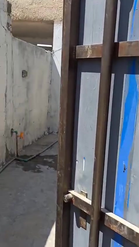 مشتمل للايحار في الكفل حي الشهداء  شارع الروضه مكون من غرفه وصاله وهول وصحيات.  ومطبخ  وطرمه،كبيره   مع سخان وخط مولد  وانترنيت  حاهز كما موضح بلفديو سعر الايجار ١٧٥ اي تفاصيل علرقم *********** .
