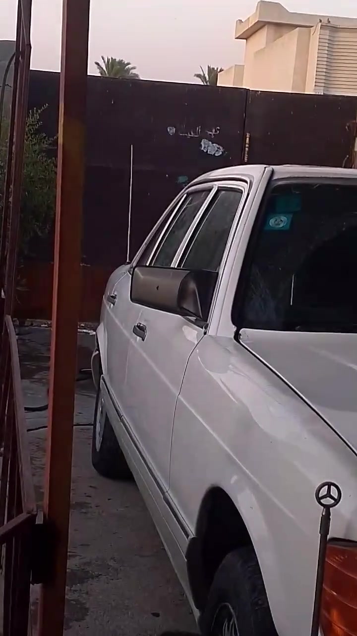 للبيع مارسدس 88رئاسي باب طويل السياره جاهزه بيها ملاحظات قليله رقم بغداد بسمي تحويل موباشر المكان يوسفيه ***********
