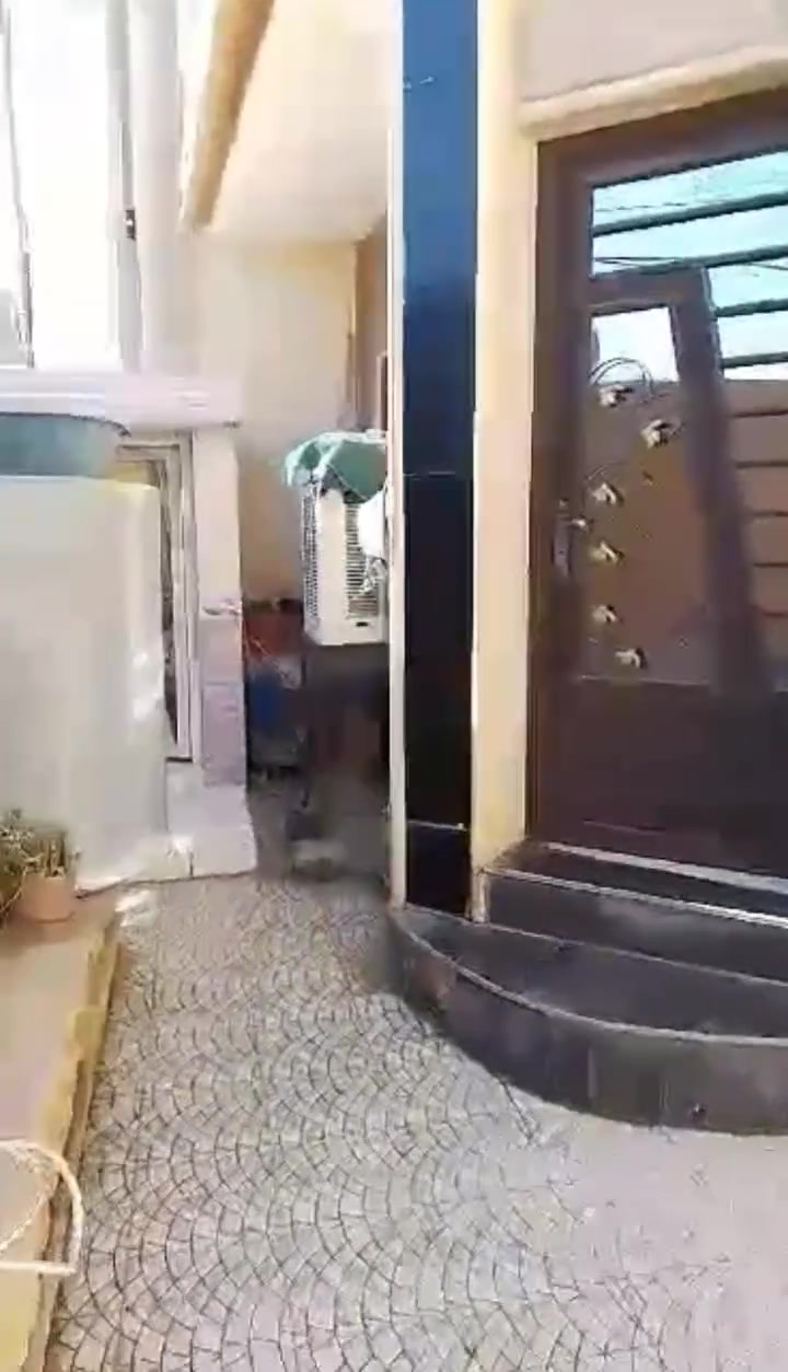 بيت للبيع
حي الفلاح الثانية
مدخل بانزينخانة المنهل قريب عالشارع
طابقين بناء حديث
المساحة 220م
الطابق الاول 
استقبال +مطبخ+ هول +غرفتين نوم
الطابق الثاني
ثلاث غرف نوم
السعر 210 وبي مجال بسيط
للاستفسار
***********
