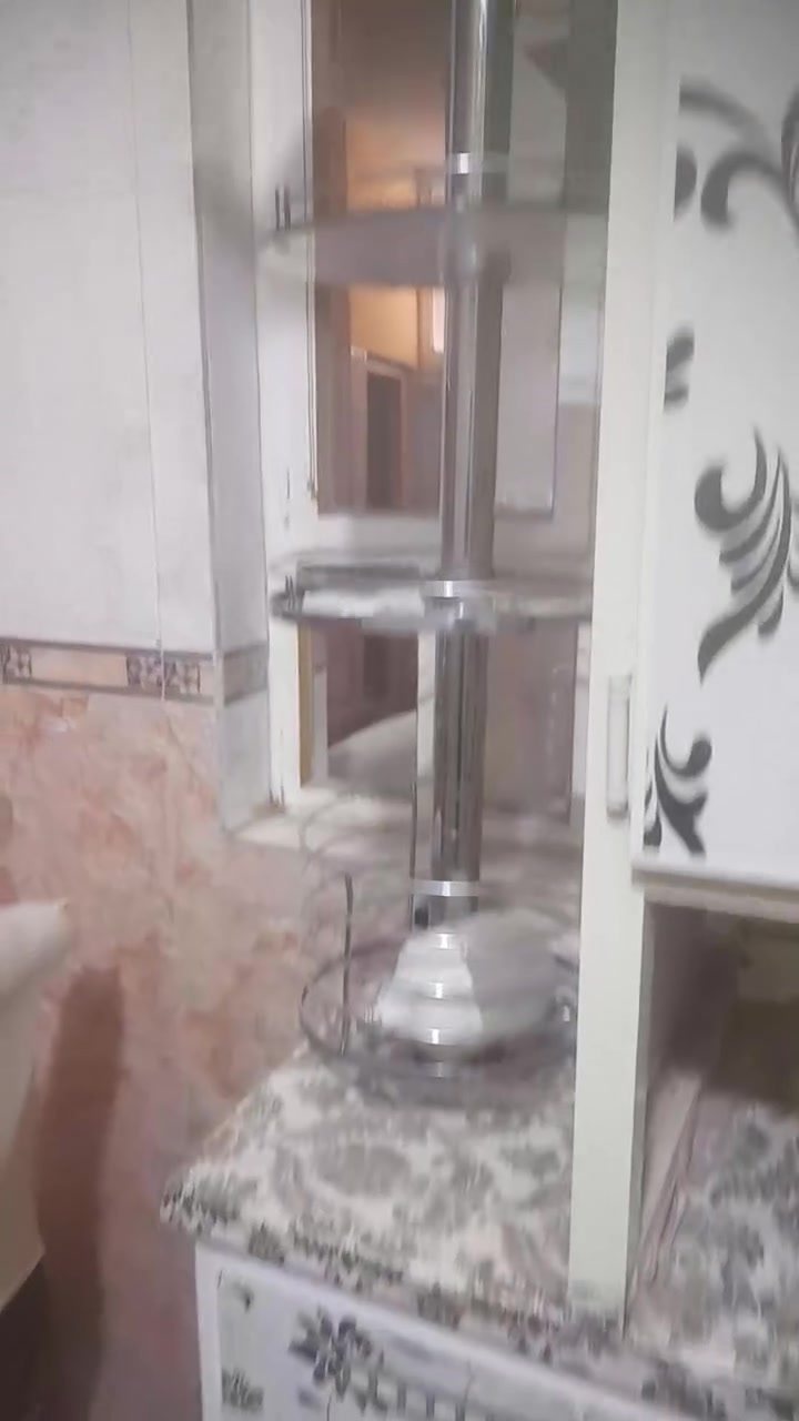 كاونتر للبيع 
العنوان بغداد الكريعات 
السعر ١٠٠ وبيه مجال 
للاتصال ***********

