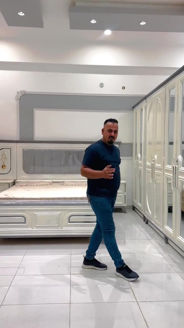موديل سومر 

السعر ٣ ملاين و٣٥٠

يتكون من ١٠ قطع

نجاره عراقيه من انتاج شركه الملكه اللاثاث ومفروشات 

ضمن وجبه الدرجه الاولى 

الون اوف وايت تطعيم رصاصي 

الكنتور ٦ باب طابقين 

عرض ٣٣٠ سم 

زاويه ملابس ملحق بارتفاع الكنتور عرض ١٢٠ 

الكنتور وزاويه ملابس ضلع واحد ٤٥٥ سم 

داخل صاج طبيعي ٤ ملم 

الوجه ٥ ملم

الارضيه بلوك صاج ١٨ ملم 

ظهر جرجوبه شد براغي 

جربايه تصميم تركي كومديات مفصوله 

الكشن بلوك بورد ١٨ ملم ٦ ارجل

شازلون هديه + طابوريه 

ميز مرايا تصميم تركي يحتوي علي ٣ مجرات ودبل باب 

جزامه دبل باب + مجر 
كل مجرات هذا موديل سلايت سكك حديد 

خدمه نقل وشد مجانا الى جميع محافظات 

العنوان الانبار الرمادي زنكورهً مقابيل محطه الهدى مجاور لمركز شرطة زنگوره 
للحجز والاستفسار 

***********

***********
