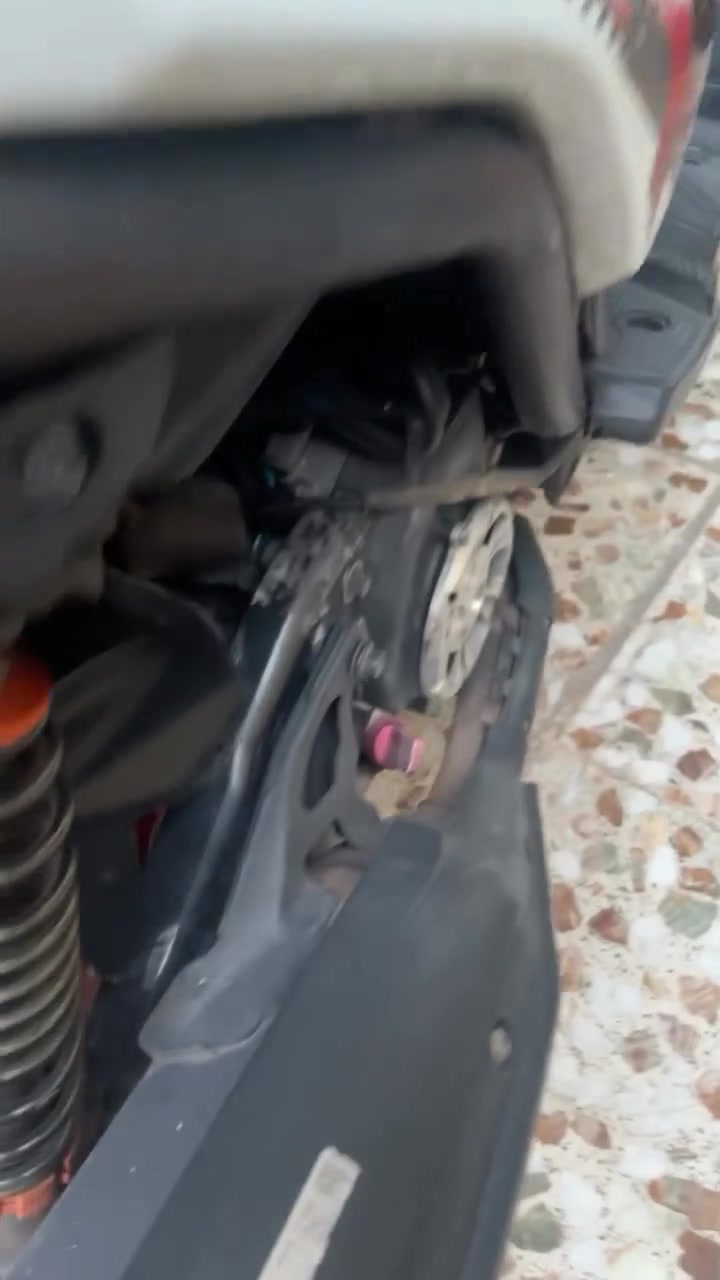 السلام عليكم شباب سكنس جبلي موديل٢٠١٣ عداداكتروني دراجة بيه تزويد كم قطعةكله بلادي الدراجة خير من الله برغي ما ناقصهه تريدهة جيب وياك فيتر يجي يفحص الدراجة فول واحد علة واحد اسعر مليون٥٠٠ جماعت المليون لتعلقون مكاني بغداد الشعب الرقم ***********
