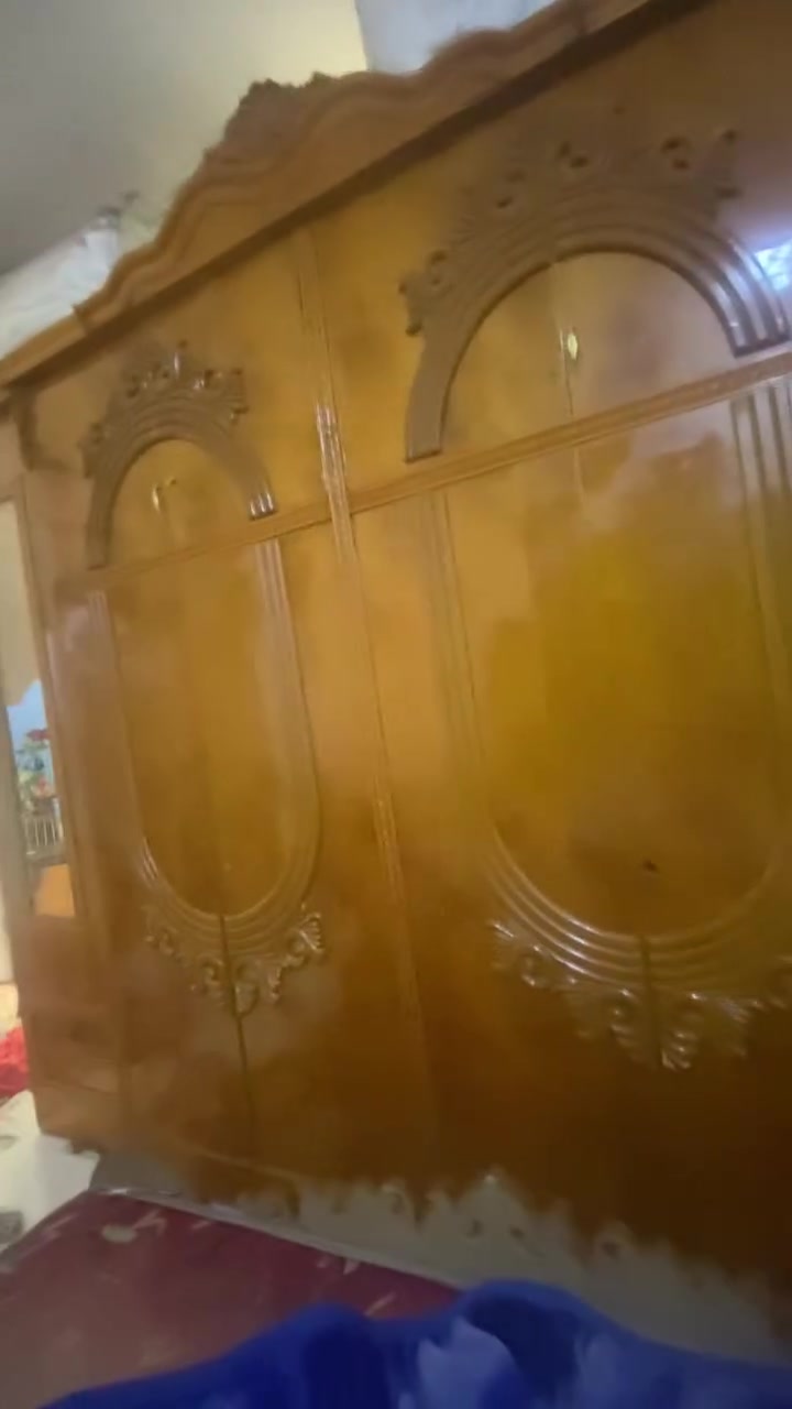 إسلام عليكم غرفه نوم للبيع نظافه 85‎%‎الله شاهد سعدها 700 وبيها مجال مستعجل على البيع عنوان الشعب حي البساتين مقابل محطه وقود سماء بغداد رقم ***********
