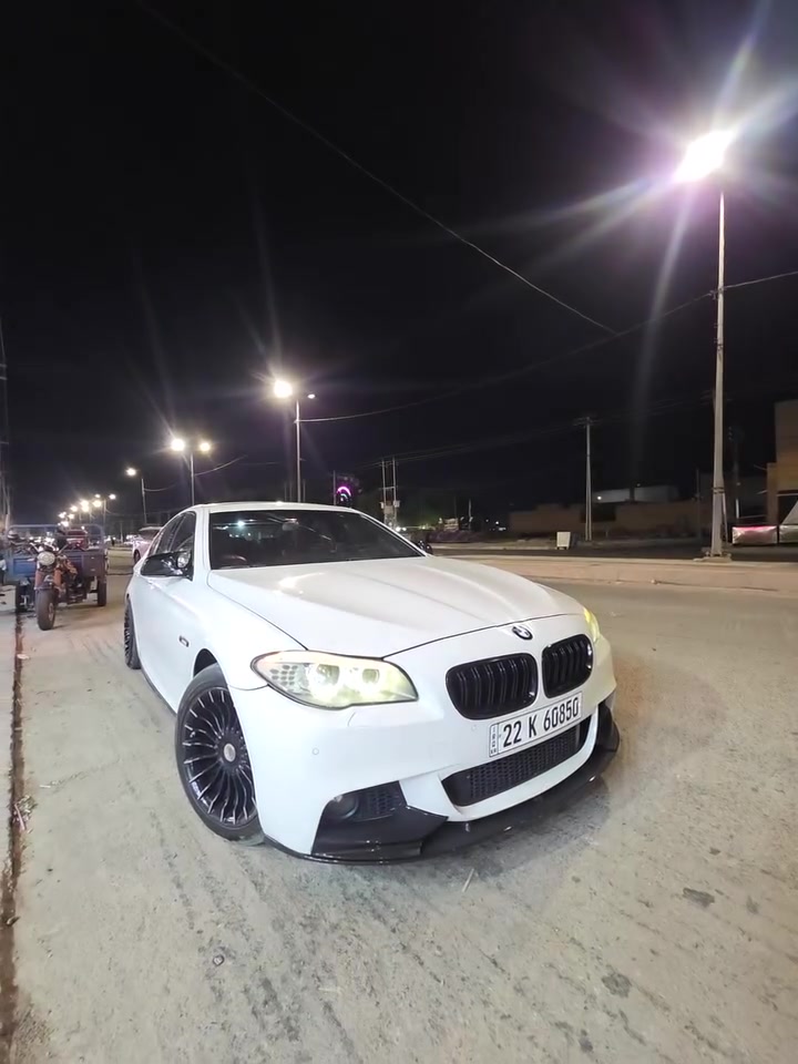 السلام عليكم 
للبيع BMW F10 موديل 2011، مكينة N52، مواصفات خليجي وكالة العروش.

السيارة M Package أصلي، ومكفولة من ناحية المكينة والگير والكشر.

المواصفات

مكينة N52 المرغوبة

M Package أصلي
ماشية ٢٠٠ الف كيلو وهذا ممشه حلو مقارنه مع مديله وشرط ما ملعوب بي

حساسات أمامية وخلفية

كاميرا خلفية

5 برد

مثبت سرعة

فتحة سقف

جنطة كهربائية

بصمتين أصليات للسيارة

شفتات ستيرن

3 وضعيات قيادة

تبريد مناخين منفصلين

حساس إطارات

شاشة صغيرة لكشف الأعطال

LED نهاري

مرايات جانبية ووسطية تعتيم ذاتي

مرايات كهربائية

الإضافات

شاشة أصلية تحديث موديل 2020، وجميع إعدادات السيارة تعمل

دركسيون M موديل 2020

لحية أمامية كاربون فايبر

دوسات جانبية

مرايات سوداء

إشارات ترحيبية بشعار BMW

الصيانة والتبديلات( قبل ٣ اشهر هاي الصيانة )

راديتر جديد

ولف حماوة جديد

منظومة الماء كاملة جديدة

ماء راديتر BMW أصلي

حدادية أمامية كاملة

فلنجات جديدة

دبلات أمامية جديدة(شديت تفصيخ ورة فترة طلع واحد منهن نص عمر )

بلكات Bosch جديدة

تنظيف بخاخات

مجاول جديدة

تنظيف حساس الأوكسجين

تنظيف حجر البيئة

بوشات إكس جديدة

دايفرم مبدل

دسكات جديدة

ملاحظات السيارة

السيارة وكالة العروش

ما عدا الجام الأمامي عكس السايق، الخشم مرشوش فقط بدون معجون وبدون فتح

باقي السيارة حسب الفحص

الجام الأمامي بيه فطور، وهذا موجود تقريباً بعدد تقريبا بكل السيارت

أحد الدبلات الأمامية اللي تبدلت طلع نص عمر وليس تعبان

كلشي مذكور بالإعلان وموجود بالفحص والسونار

السعر: 180 ورقة وبيه مجال 
(لا تقارنه بالامريكي او المهجومة )

📍 موقع السيارة: الكوت
📞 ***********
