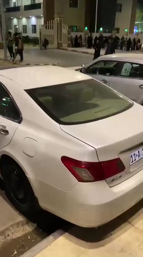 السلام عليكم
لكزز صالون 2008 es350 

بيع مستعجل  حادثه بسيط بدون دواخل وبيه رشات صبغ ورصعات حالوب قليلات 

السياره عوزه فقط دعاميات شويه يردالهن سمكره وصبغ وبيه طخات بسيطه  السياره كير ومكينه جدد عايزه كم شغله بالكهربائيات ميكلفن حته  200
هزه جديده وسنويه لل29 باسمي السياره 
رقم التلفون  ***********

السعر 80وبيه مجال 

او مراوس حسب القناعه
