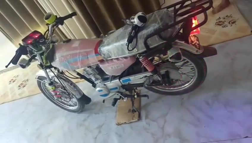سلام عليكم شىاب المايشتر لايراسل
دراجه موديل 2023وضع شركه
1سرعه
2فصله
3نعومه 
دراجه برغي مامفتوح بيه اوراق اصولي السعر 850وبيه مجال ***********
رجاً المايشتر لايراسلني
