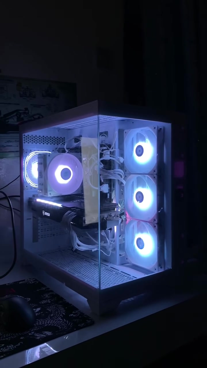 كيس فقط  
 ضمان سنه اي قطعة مفتوحة او مو اصلية او تعبانه ترجعلي الكيس كامل السعر اتصل 
***********
* Cooler: DeepCool AG400
 * Motherboard: ASRock B660 (4 Slots, Large VRM Heatsinks)
 * RAM: Kingston FURY 16GB (2x8GB) DDR4 3600MHz
 * GPU: MSI Radeon RX 6800 Gaming X Trio 16GB
 * SSD: Crucial PCIe Gen4 M.2 NVMe (6000 MB/s)
 * PSU: Seasonic 750W 80+ Gold (Full Modular)
 * Case: DeepCool White (5x Fans)
