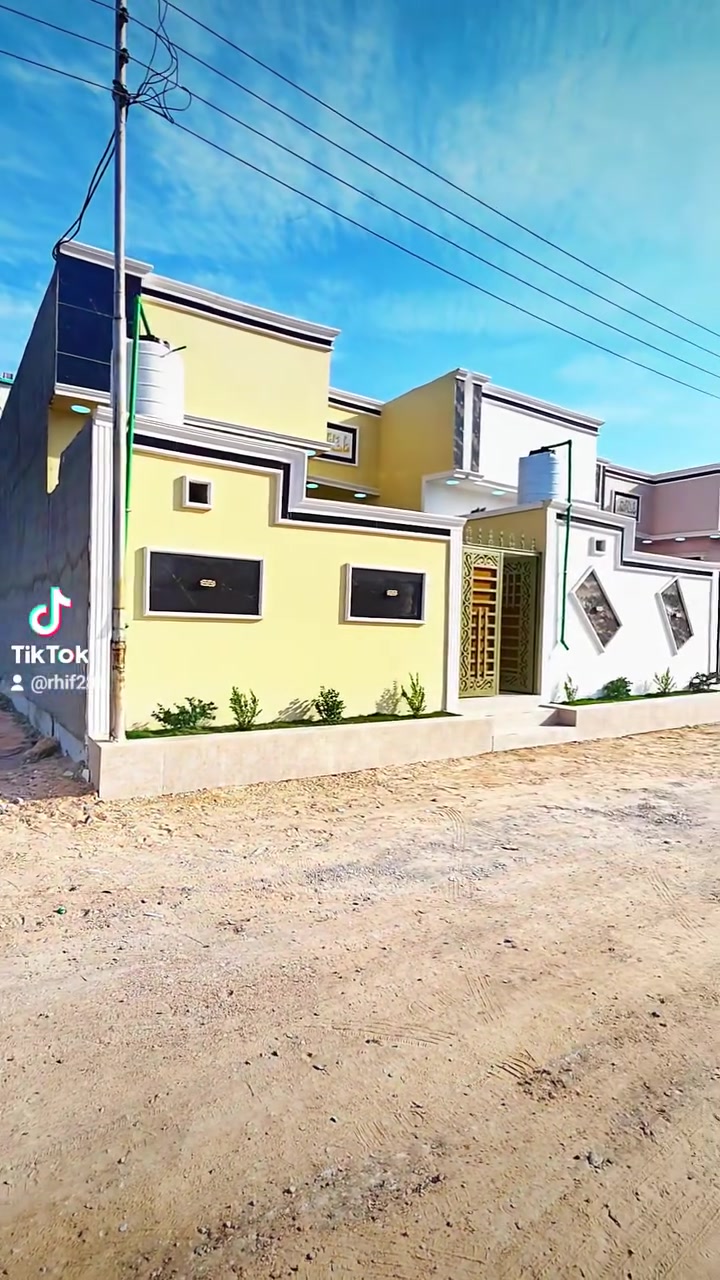 يتوفر 3 دور سكن للبيع
شغل حلو و موقع بعد احلا 
#مساحة 175 متر 
#نوع العقار طابو صرف زراعي باسم عراقي 
وكاله ومكاتبه ونسخه من الطابو
 ✅️ بناء جديد وحديث 2026
#موقع البصرة حي الياسمين مقابل حي بغداد مجلس محافضة البصرة 
  #يتكون البيت من غرف نوم 2 و صالة و منور شلال  و مطبخ و ديوان و صحيات خارجية و داخلية و كراج 
#شارع 10متر تبليط
 ✅️  (95) و قابل للتفاوض للستفسار  
***********
 مراسلة الصفحة 
-جميع-العروض-في-البصره
