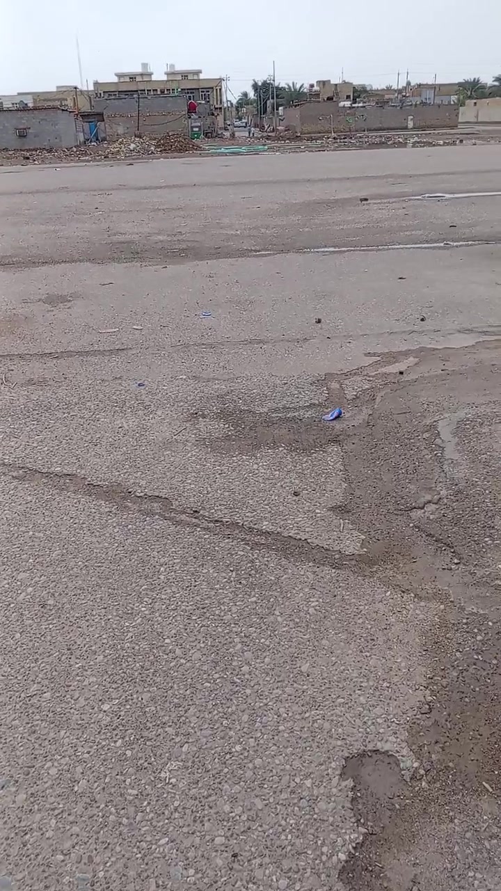 سلام عليكم بيت طابو صرف حي الشهداا قرب المدارس والأسواق مساحه ٢٦٠ بصف الركن بناا قديم حالين اني ساكن بيه    َََ... السعر ١٣٥ وبيه مجال الشراي  الي ياخذه يكدر يبنيه بيتين  او يرممه صبغ وتعديلات... ***********.وتساب اتصل....
