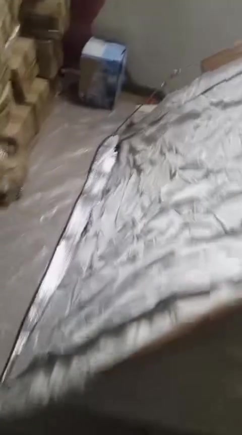 خيمه اوتامتيك طول 2 متر عرض 150 ارتفاع 125 تجي وياه كاعيه مال مانع رطوبه انتاج جديد مو قديمه تجي بالكارتونه سعره 35 ونهايته 30متوفر 10 قطع وتساب ***********
