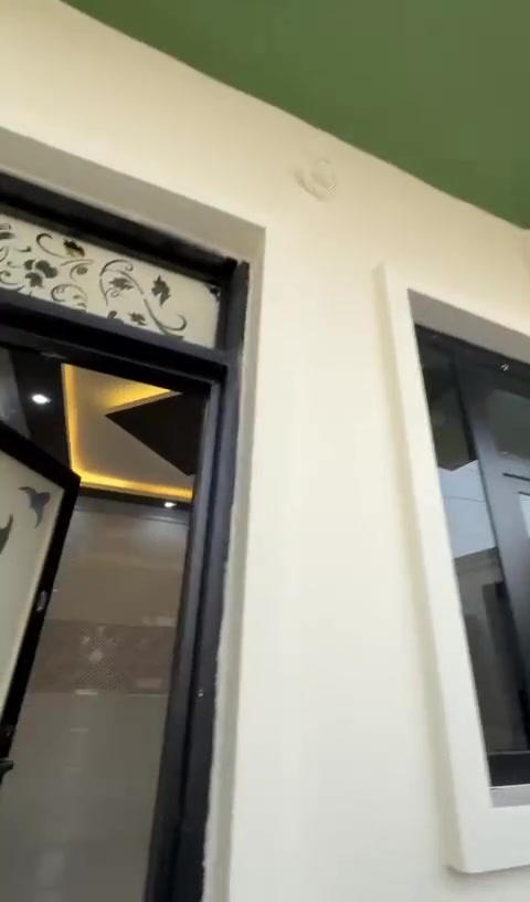 بيت للايجار بحي التصنيع قريب شارع 60 فوق علوة السمك جديد وراقي لعائله صغيره مرتبه بسعر 350 الف وبي مجال للطيبين للاستفسار الاتصال برقم *********** ابو مهيمن العزاوي
