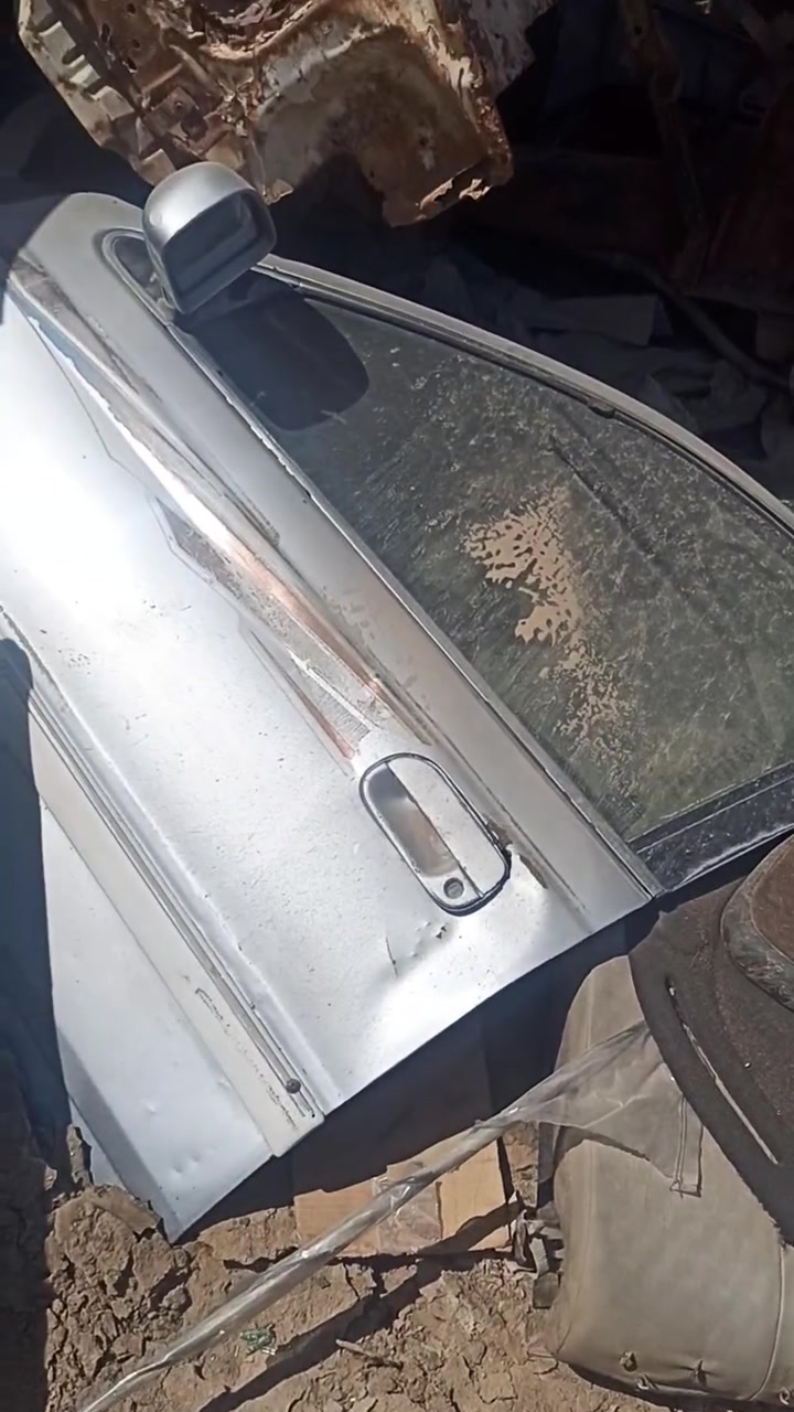 سلام عليكم بيبان اربعه بنيد جنطه انضاف للبيع بدون بطاين سعرهن 250كلهن.               ***********

