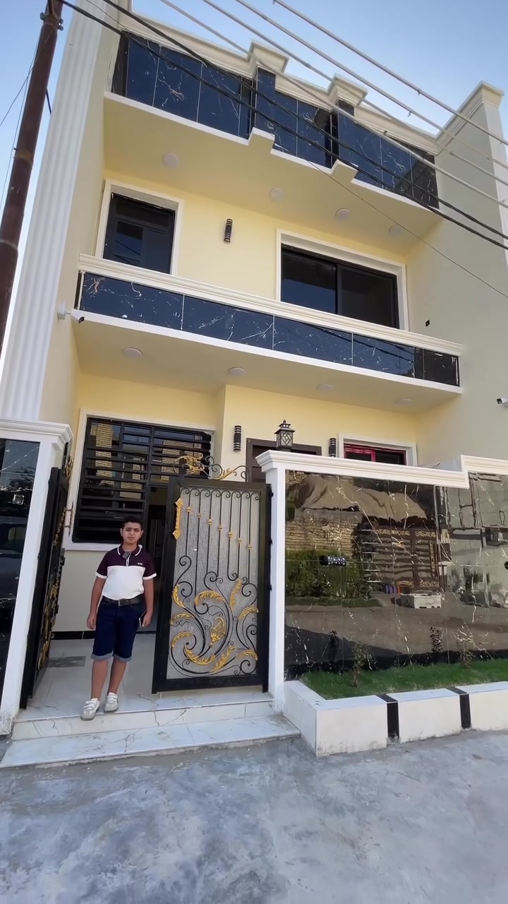 🎷 إعلان رقم 3 

🔴 مكتب ثامر للعقار 🔴 

🏡 للبيع بيت مميز بمواصفات راقية | فرصة لا تعوّض! 🏡

✨ إذا تدور على بيت يجمع بين المساحة والراحة والتصميم العصري، هذا البيت خيارك المثالي!

📍 الموقع: مجمع العيثاوي 

📐 المساحة: 100 متر مربع
📏 الواجهة: 6.25 متر
📏 النزال: 16 متر
🏠 البناء: طابق ونص

🌟 مميزات العقار:
🔹 يحتوي على مدخلين
🔹 ديكورات حديثة بتصاميم راقية
🔹 غرفتين نوم كبار
🔹 صحيات داخلية وخارجية
🔹 تصميم مميز يجمع بين الأناقة والراحة
🔹 توزيع عملي للمساحات يناسب العائلة

💎 بيت جاهز للسكن، بتفاصيل تليق بذوقكم!

📞 للاستفسار والتواصل:

📱 *********** — واتساب
📱 *********** — واتساب

🏢 مكتب ثامر للعقار
ثقتكم غايتنا، وبيتكم مسؤوليتنا 🏡

#مكتب_ثامر_للعقار
#بيع_بيوت #عقارات_بغداد #مجمع_العياري #بيوت_للبيع
