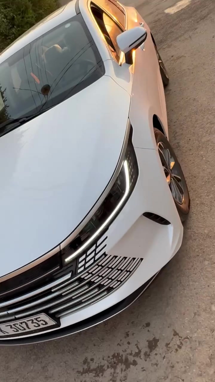 السلام عليكم 
BYD ديستروير 2025
فول مواصفات 
فتحة
كير ماوس
كشنات رياضي 
شاشة قلاب
مكفولة عدا شخط اسفل باب الصدر موضح بالفديو 
مع العلم ما يبين ولا حافر بالصبغ 
ماشية 7 الف على محرك و 4 على البطارية المجموع 11 وشوية
وياها شاحنة و جهاز حماية أصليات 
مكان السيارة ديالى الخالص
***********
