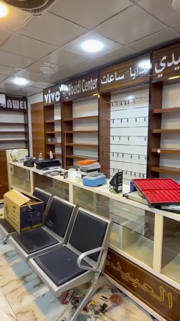 مكلف بالنشر
ديكور محل كامل ميز كاشير فاترينات وعارضات
للبيع شلع بسبب عدم التفرغ
المكان الخمسه كيلو الخدمي ***********
