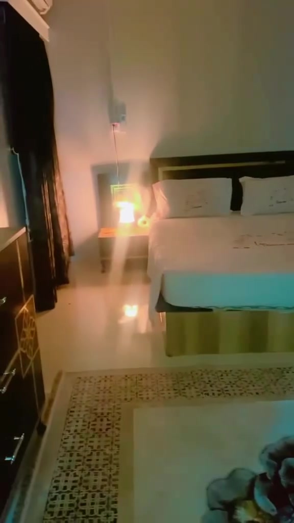 سلام عليكم غرفه للبيع بيها صوميه سعرها 450 بغداد رقمي***********
