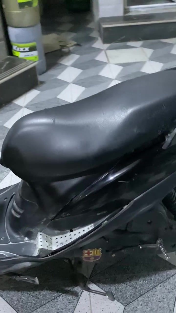 سلام عليكم 
دراجة ماكس عدلة 🛵بوشة 55 
ل كفرات بوليش كامل ختم واحد بلادي 
سوادات فول أملاح كهربايات كلها شغالة نكرة سلف + هندر بيها أوراق منفيس كمرك + مكاتبة ثاني يوم 
دراجة كاتم سريعة وناعمة 💪 + يدات koso رياضي قبق فلاوين  موجود لد زنون بعدني ما شادة دراجة كلشي ما ناقصها بس نكرة وتروح مكاني فلوجة  سعر خاص 📞لاستفسار ***********
