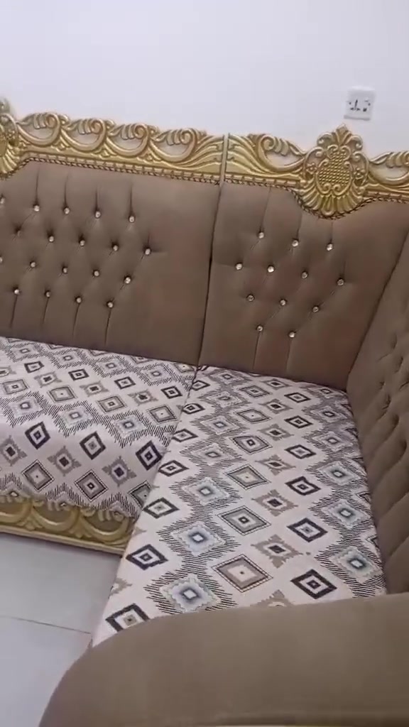 سلام عليكم تخم ديوان توصا مو سوكي 10 مقاعد للبيع أي ضرر مابي السعر 450 وبي مجال مكان كريعات لصبخه يم اسواق عدي أبو حيدر لتواصل ***********
