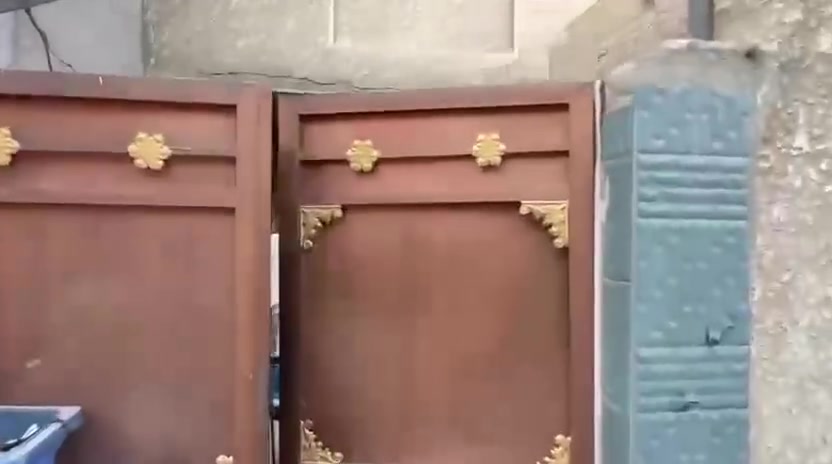 ✅✅ عرض بيع✅✅ 
✅ دار 147م  طابقين 
✅ واجهة 9م
✅ المحتويات : كراج مخزن كبير  كليدور.استقبال هول 
✅ مسلك جانبي مساحة خدمات غرفة نوم مطبخ 
طابق ثاني : اربع غرف نوم +خدمات 
بيتونه سطح
الموقع الامين الثانية تقاطع السفير قرب مشويات المسعودي  
✅ السعر .235 مليون 
((العرض تابع للمكتب الخيمة للعقار حصرا ))
🔴 مكتب الخيمة للعقار تقاطع أفران السفير 
***********
