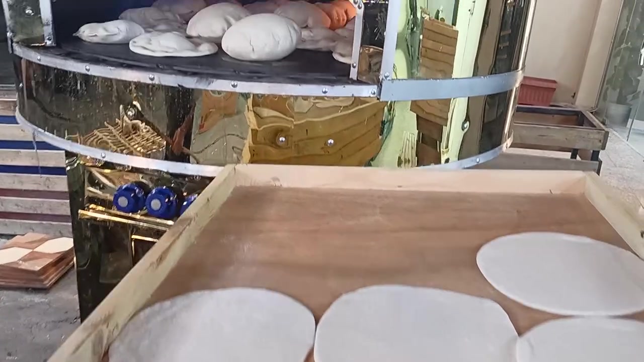 جمعة مباركة
🌾  رغيف الحبة الكاملة الصحي … اختيارك الصح كل يوم! 🍞
طعم غني، قوام مميز، ومصنوع من قمح الحبة الكاملة 🌾
✅ بدون إضافة سكر
✅ بدون إضافة دقيق أبيض
✅ غني بالألياف الغذائية
أفران رغيف الطيبات… فخامة الطعم تبدأ من اختيارك. 👑
📌العنوان: الغزالية شارع مدير الامن مقابل مجمع الوادي الطبي 
للاستفسار :***********📞
