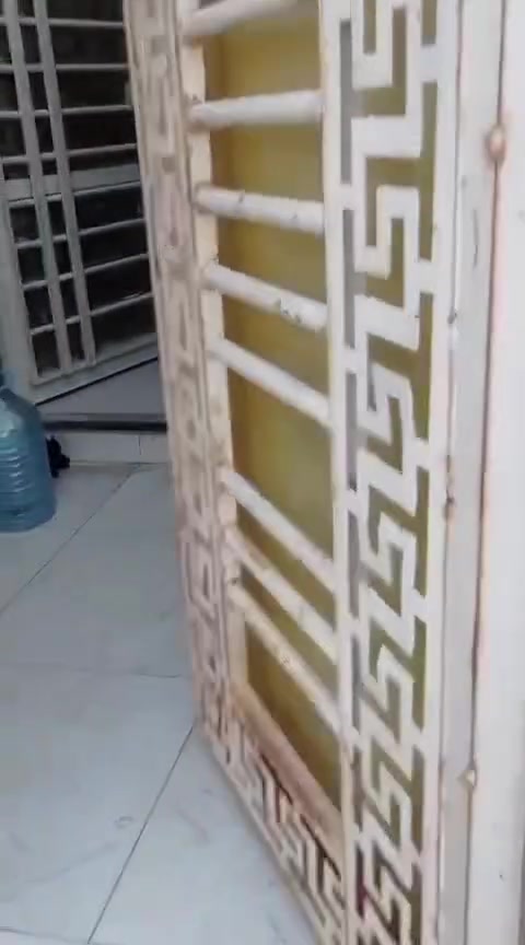 بيت م١٠٠ليجار سكان صناعي ثالث نزله يم مدرست ايليا يجار 350غرفه وصاله دوانيه مطبخ منور صحيات ماطور تانكي كيزر ***********
