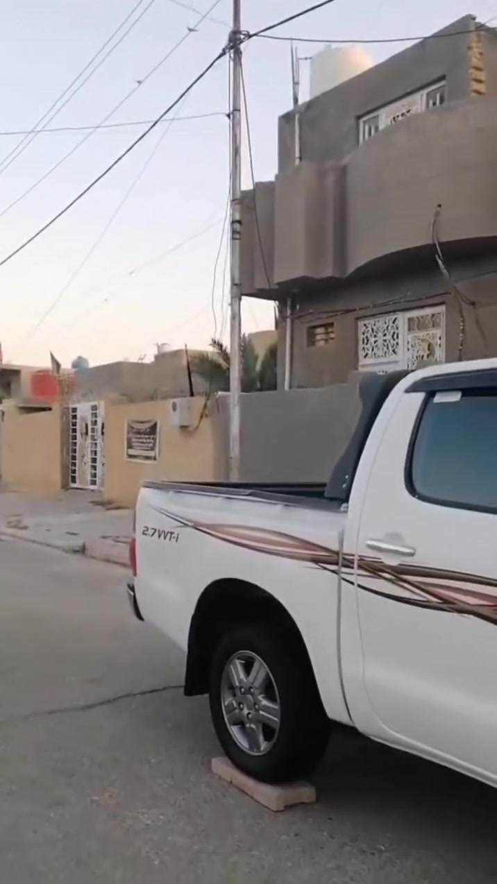 السلام عليكم تيوتا هايلوكس للبيع موديل 15 رقم مثنى مميز جديده السياره جاهزه من حداده جديده صدر جديد نقص برغي مابيها دوشمه كشنات تايرات جدد مكينه وكير مكفولات شاصي 19  السياره بيها صبغ جاملغ الخلفي وبيها بارد مكان واسط الكوت السعر 200 وبيها مجال كلش قليل للاستفسار الاتصال على الرقم ***********
