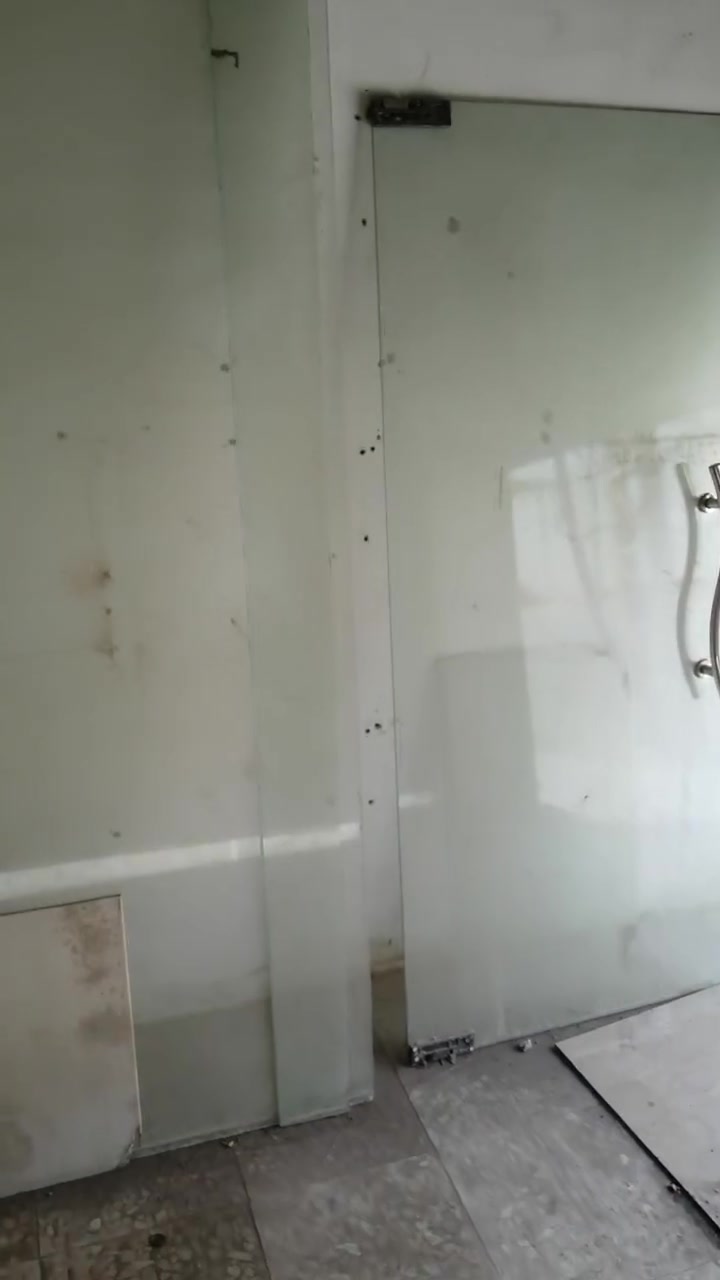 سلام عليكم حام خانه الباب سليم والثانيه القطعه نضيفات للبيع
السعر ١٥٠ وبيها مجال حك الجيه
مكاني سريدات
رقمي تواصل ***********
