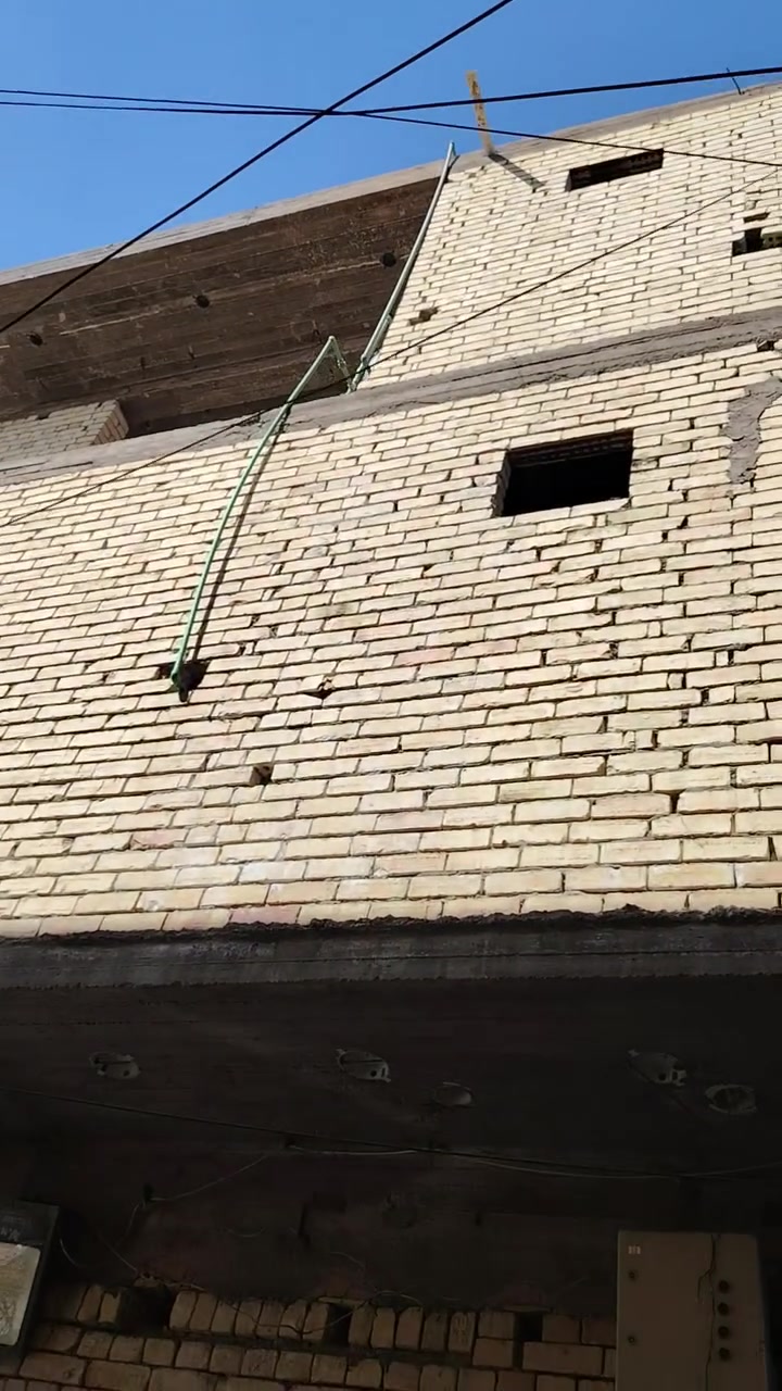 سلام عليكم محتاج خلفة بناء عندي بيتونة وستارة  الموقع بغداد الجديدة شارع المسبح تفاصيل اكثر هاية مقاطع توضيح ***********
