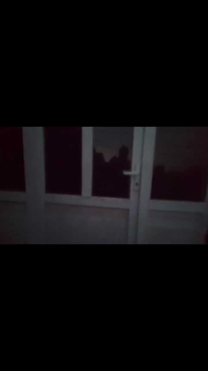 السلام عليكم
جامخانه بلاستك نضيفه بدون كسر كامله كيلون ومفتاح وجامات بس بيها نقص جامه وحده 
قياس العرض مترين والارتفاع مترين و40 سم 
سعرها 85 
مكاني حي العسكري 
***********
