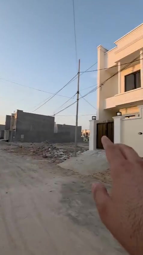 السلام عليكم
تونات للبيع تكريت الديوم 
التصنيع مساحه كل
 دار 100م 5☆20 
استقبال +مطبخ معزول + صاله وصطيه 
3غرف نوم 
للاستفسار لاتصال على الارقام 
*********** اتصال واتساب
*********** اتصال فقط
مكتب 🏢 ابو رداد 🏢
 وشركائه للوساطه العقاريه
