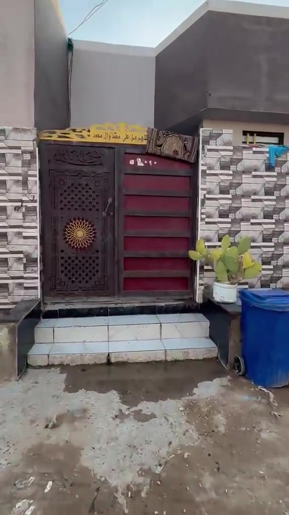 #دار_للبيع 🏠 بشارع المطار القديم مساحه 100م

⚜️بناء طابوك درجه اولى الأساس والسقف صب كونكريت 
🔺يحتوي على غرفه وصاله وستقبال ومطبخ وصحيات داخليه وخارجيه..
🔺السعر 40 وبيه مجال 
⚜️ للاستفسار مراجعة
   ((#مكتب_ابوعراق_للعقار  ))

☎️*********** واتساب
