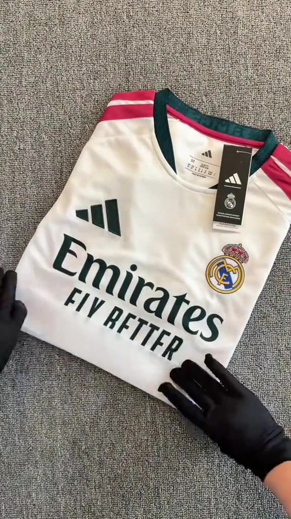 فخامة مدريد.. والملكي لبسه ملكي 👑🤍

دريس ريال مدريد 2027 🔥
متوفر بكل القياسات ⚽️

📍 تجهيزات الحمداني
الصويرة – شارع الكازينوات – تحت كوفي بوينت 
قبل متصعد الدرج.

للحجز والاستفسار: ***********
