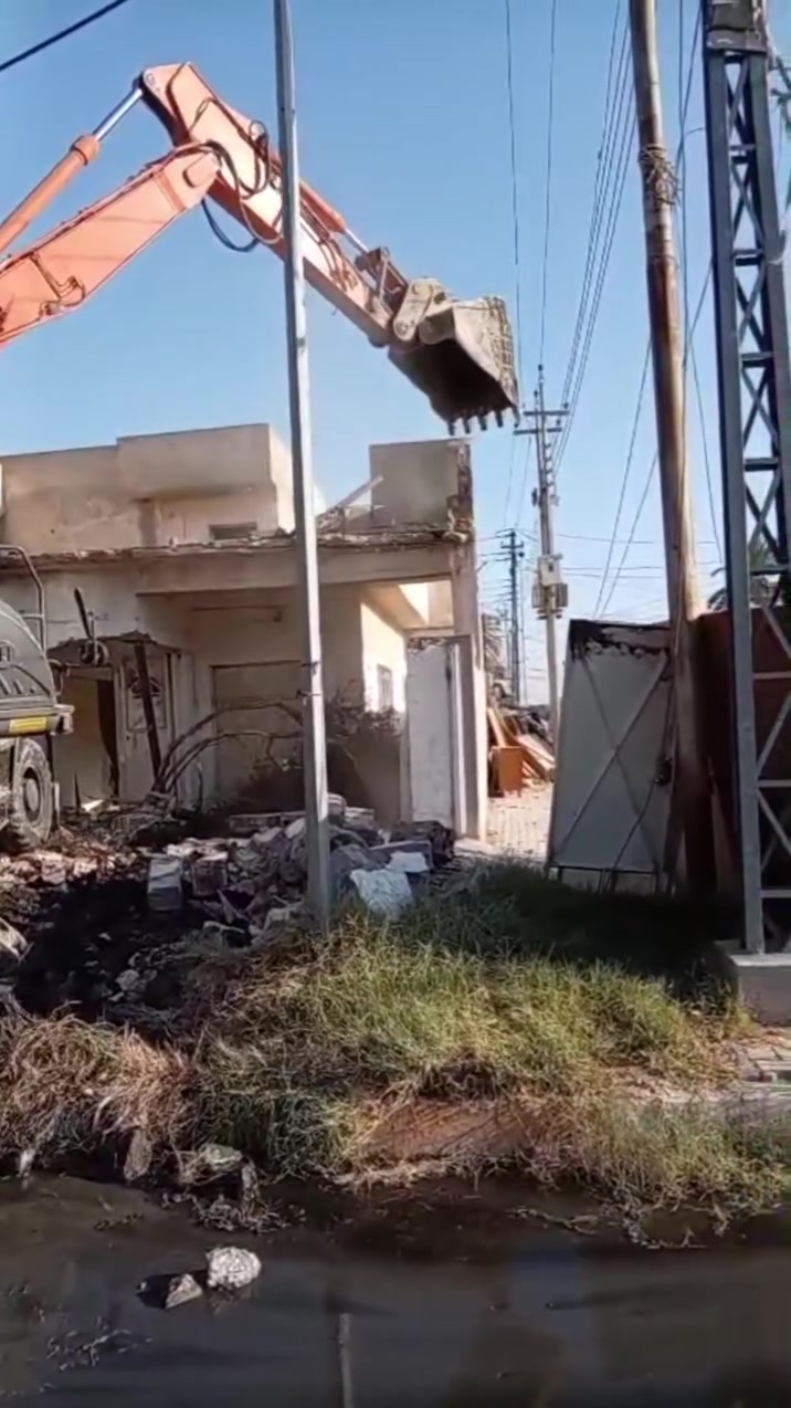 تفليش الدور والمباني القديمة  ورفع الانقاض وتعديل الارضيه بمواده مااخذ فلوس في جميع مناطق ديالى  الاتصال على الرقم , ***********
