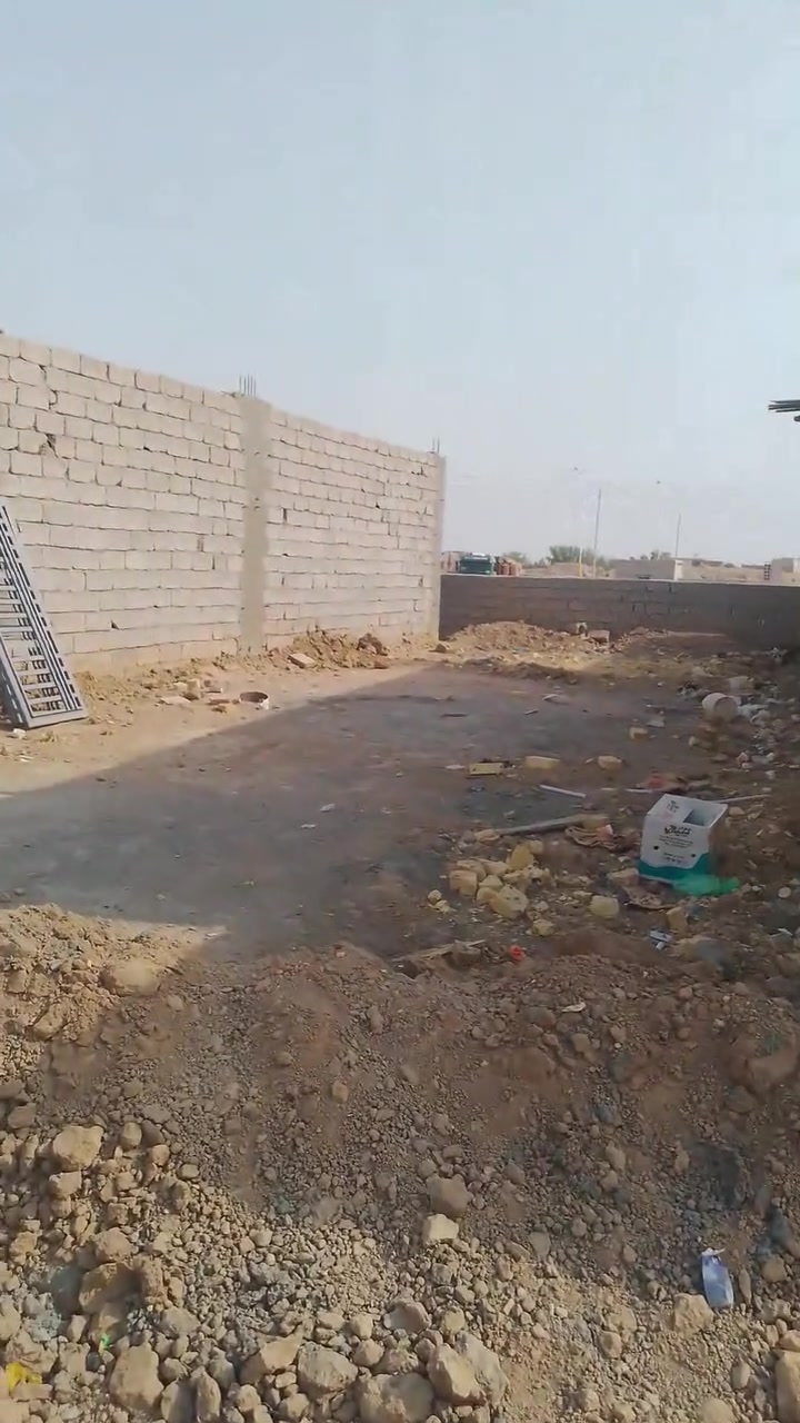 قطعة للبيع زراعي بحي الكوفه ظهر سكلات مقابل بانزين خانه عبد حسن املاغي مساحة 8ونص ×140 مكفول مدفونة محدوله سعر 16بيه مجال (***********)
