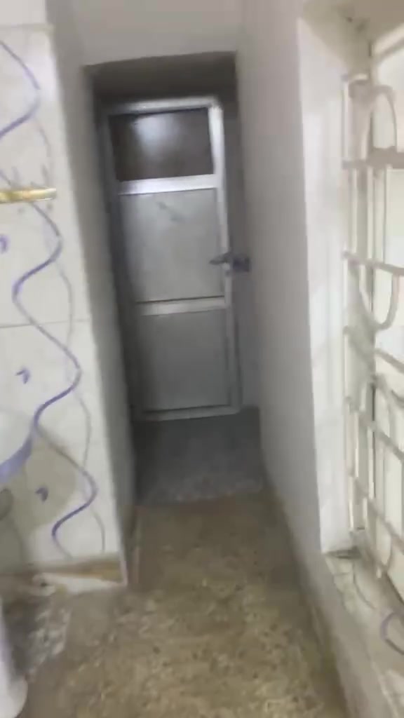 مشتمل للاجار ارضي في القبله حي المركز موقع مميز تتكون من غرقتين منام ومطبخ وصاله وصحيات اجاره 450 هاتف***********
