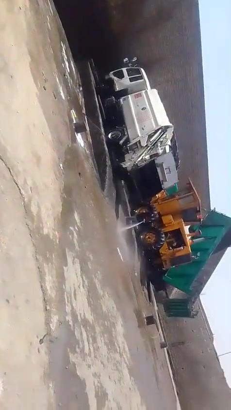 سلام عليكم كابسه نيسان ٨ ونص مكعب للبيع هيه وجبايه  بيوت او بس بيوت بدون سياره المكان محافضه ميسان  الستفسار ***********
