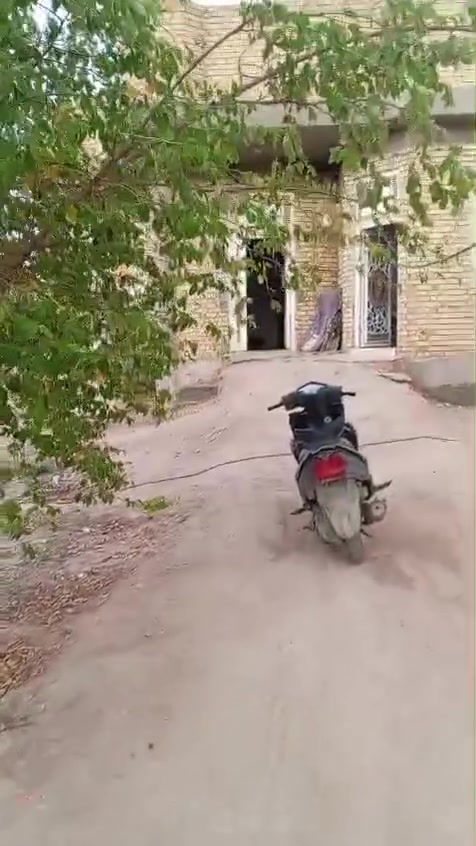 📌 عقار للبيع 
​الموقع:منطقة المهدي - قرية آل فريج (بعد عبور الجسر مباشرة، بالقرب من مدرسّة كميل بن زياد الابتدائية).
​المساحة الكلية للأرض: 750 متر مربع قريب جداً من الشارع العام، 
​🏠 تفاصيل البناء:
​البيت الأول (مساحة 100 متر مربع):
​غرف نوم عدد (2)
​صالة عدد (2)
​مطبخ + حمام
​طارمة أماميّة واسعة 
​البيت الثاني (مساحة 150 متر مربع):
​غرف نوم عدد (2)
​صالة كبيرة + صالة صغيرة
​مطبخ + حمامات
​📞 للتواصل والاستفسار:
يرجى الاتصال على الرقم: [*********** ]
أو المراسلة عبر خاص
