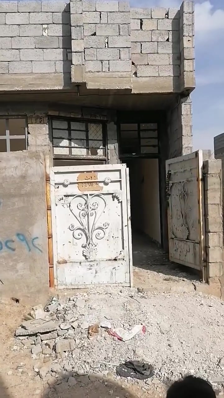 دار للبيع • ١٠٠م • بستان بشار