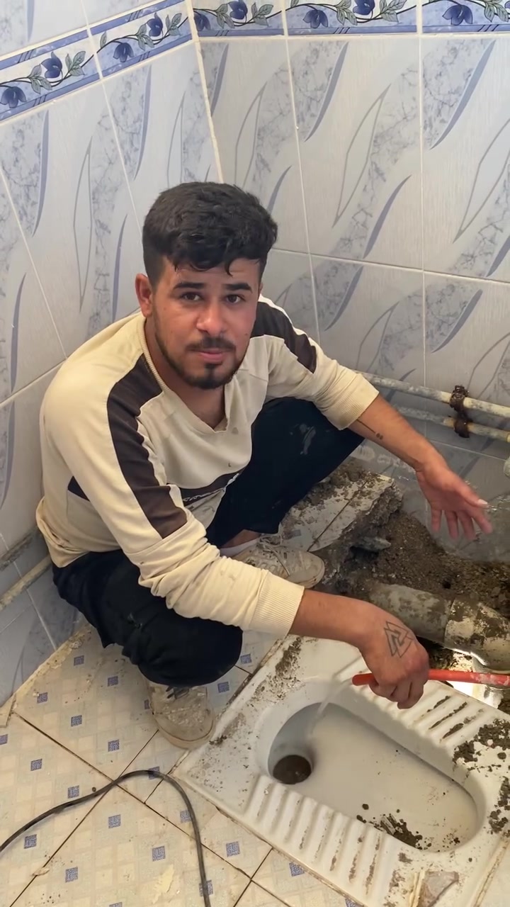 اسطه سعد للتأسيس الصحيات العام
في كركوك امس العمل في كورنيش بواري مجاري ينضح 
مي مسوي ورطوبه كلش كبيره والحمدلله تم المعالجه 

اخوكم سعودي السباك عنواني حي بدر 
*********** واتساب
