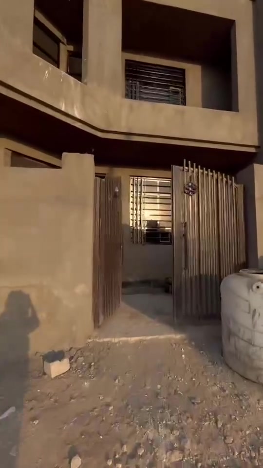 بيت للبيع هبهب حي المصطفى خلف البزل على الشارع الرئيسي مساحه ١٨٠
طابو زراعي سند 25 نقص سيراميك وتقفيل بناء درجة اولى السعر ٧٩ بي مجال 
***********
***********
