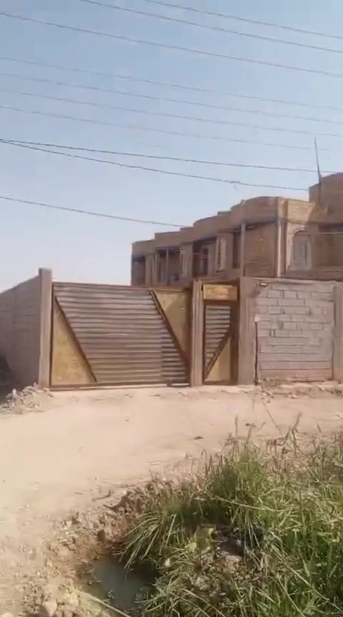 قطعه زراعي للبيع المساحه ٢٠٠ السعر ١٠ وبيه مجال العنوان حي فدك السعداويه طريق ال عواد *********** التفاصيل أكثر داخل الفيديو
