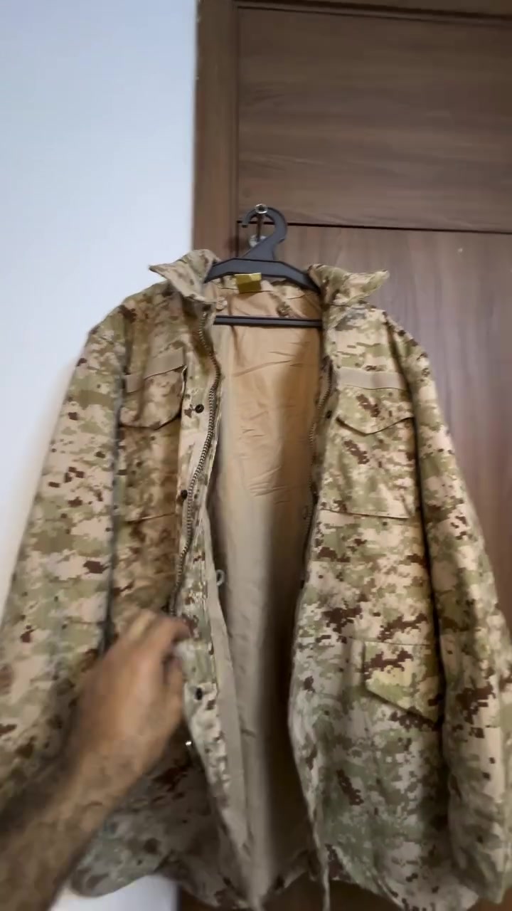 ملابس • لا تفاصيل