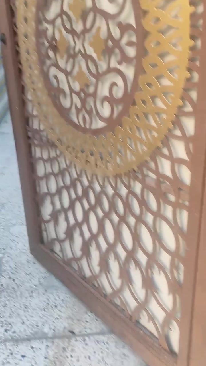 السلام عليكم 
دار للبيع في الموصل حي سومر شارع الثرثار 
مجاور كاسر الاسعار سابقآ 
مساحت المنزل 200متر 
فصال قديم طابق ونصف 
فقط كاشي والبيت اثري ومرتب 
الطابق الثاني موئجر ومعزوله الشقه باب خارجي 
سندطابو الزهور مسحوب جديد 
للاستفسار الاتصال على الرقم ادناه***********
