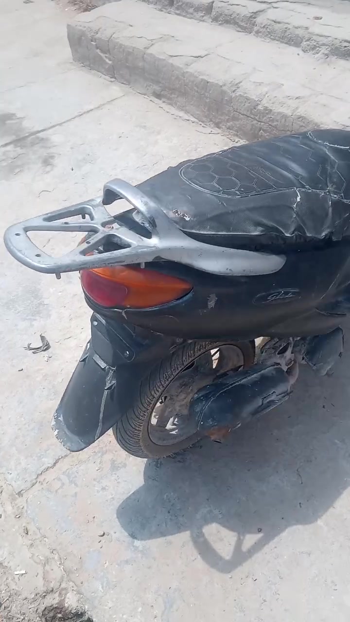 السلام عليكم نضيفه ومناسبه دراجه شغاله هندر واحد سلف شغال عوزه باتري دراجه حلوه شلعته تخبل مكاني سوق الشيوخ *********** وعوزه بنز بريك سعره 5 السعر 275 وبيه مجال
