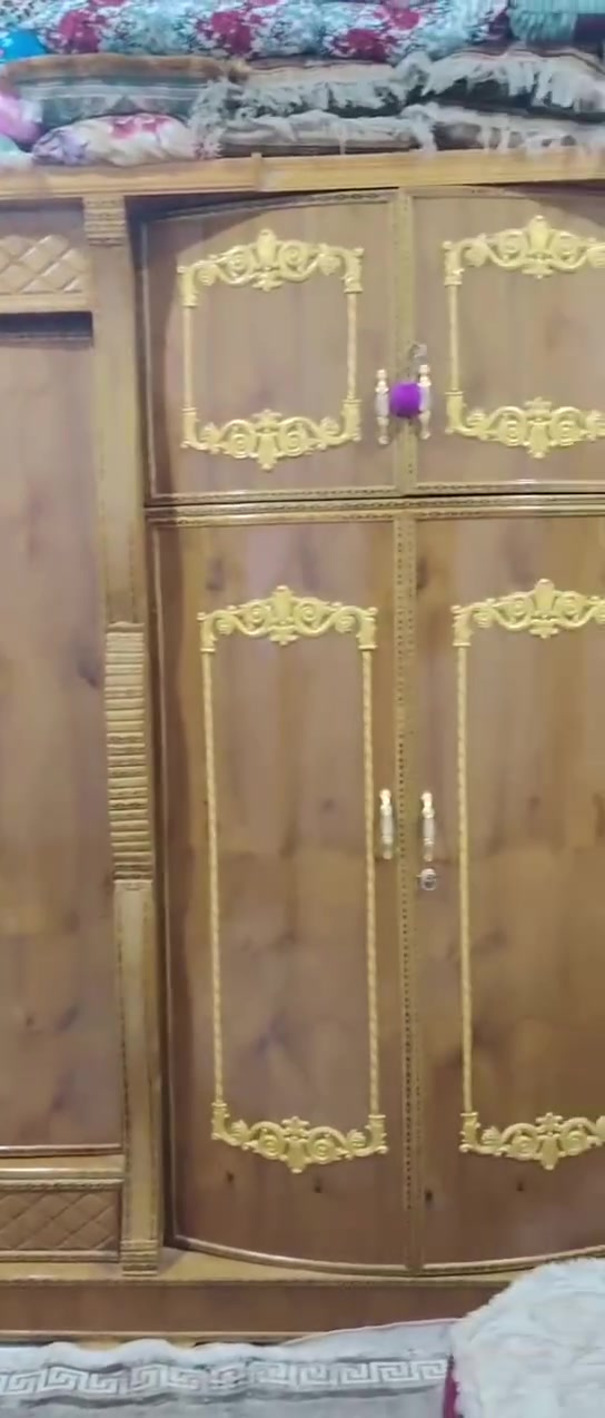 سلام عليكم غرفه نوم بعدها جديده مستخدمه شهرين نضيفه بشكل سعر 1550 بيه مجال قليل  ***********
