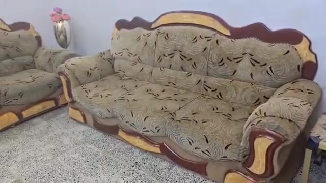 ٤ كراسي • ٣ قنفات • عليه مجال