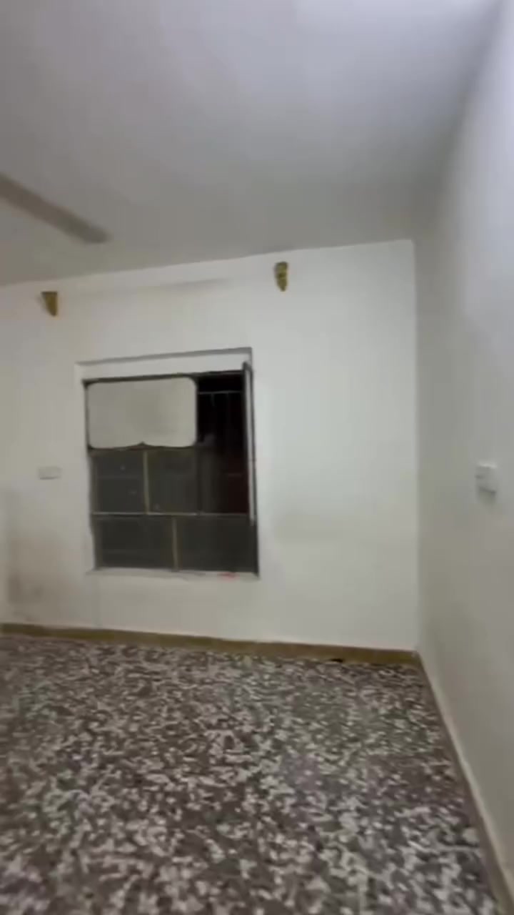 شقه للايجار طابق ثاني  شارع الكهرباء خلف حسينيه الامام المهدي  غرفه وستقبال ومطبخ سعر275الف***********
