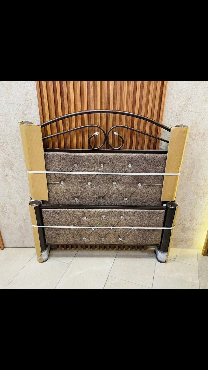 سرير 
90 *190 سم
السعر 90 الف

